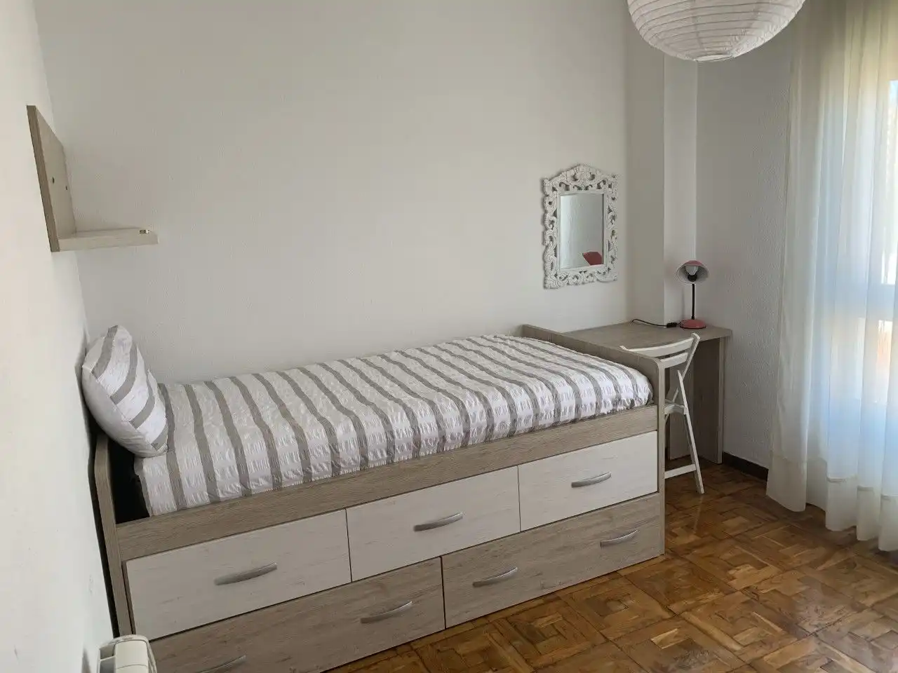 Habitació a Calle Colombia, 4, Cuatro Caminos Dormitori de Pis per a compartir en Santander amb Calefacció, Parquet i Moblat