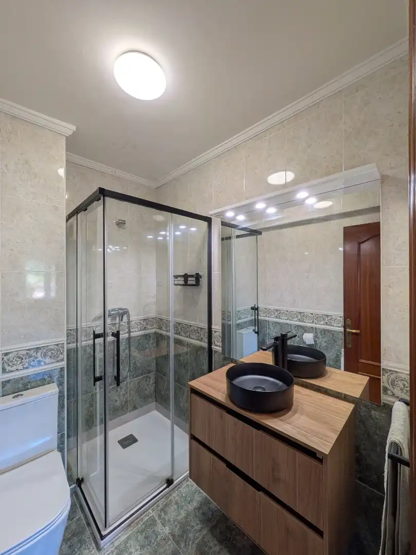Piso en venta en Santo Domingo Kalea, 28, Balmaseda Baño de Piso en venta en Balmaseda con Calefacción, Trastero y Amueblado