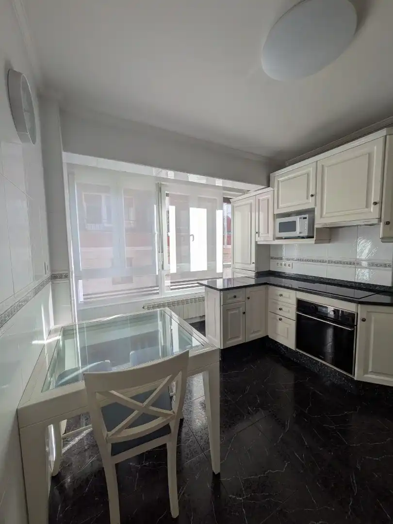 Piso en venta en Santo Domingo Kalea, 28, Balmaseda Cocina de Piso en venta en Balmaseda con Calefacción, Trastero y Amueblado