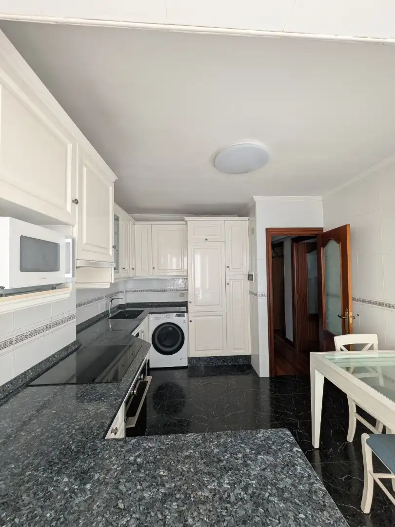 Piso en venta en Santo Domingo Kalea, 28, Balmaseda Cocina de Piso en venta en Balmaseda con Calefacción, Trastero y Amueblado