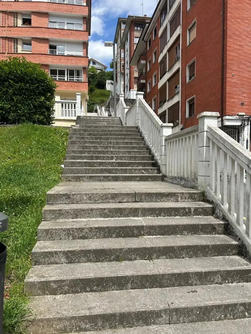 Piso en venta en Santo Domingo Kalea, 28, Balmaseda Vista exterior de Piso en venta en Balmaseda con Calefacción, Trastero y Amueblado