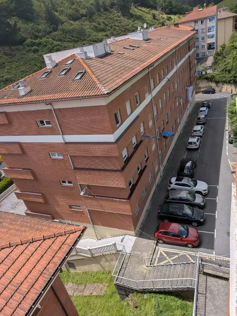 Piso en venta en Santo Domingo Kalea, 28, Balmaseda Vista exterior de Piso en venta en Balmaseda con Calefacción, Trastero y Amueblado
