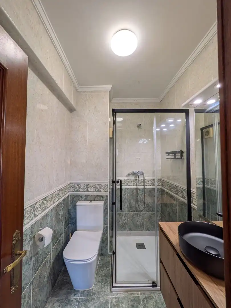 Piso en venta en Santo Domingo Kalea, 28, Balmaseda Baño de Piso en venta en Balmaseda con Calefacción, Trastero y Amueblado
