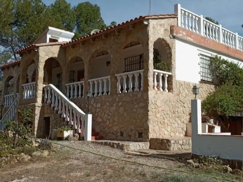 Casa o chalet en venta en Camino Andilla, 8, Andilla Vista exterior de Casa o chalet en venta en Andilla con Calefacción, Jardín privado y Terraza