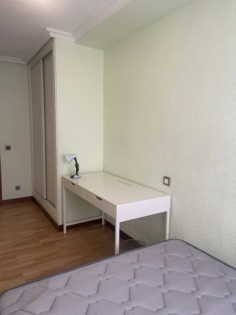Zimmer in Calle del Doctor Gómez Ulla, 33, Prosperidad - Delicias Schlafzimmer von Wohnung zur untervermieten in Salamanca mit Heizung, Parkett und Möbliert