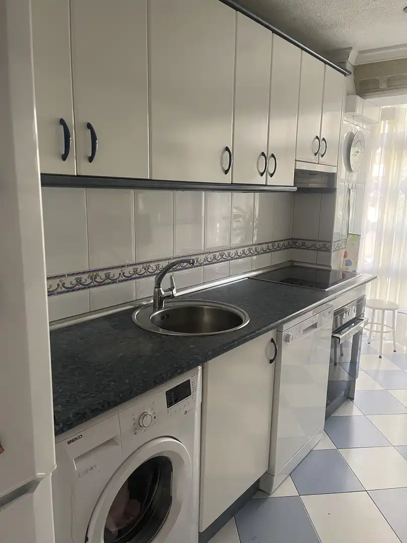 Zimmer in Calle del Doctor Gómez Ulla, 33, Prosperidad - Delicias Küche von Wohnung zur untervermieten in Salamanca mit Heizung, Parkett und Möbliert