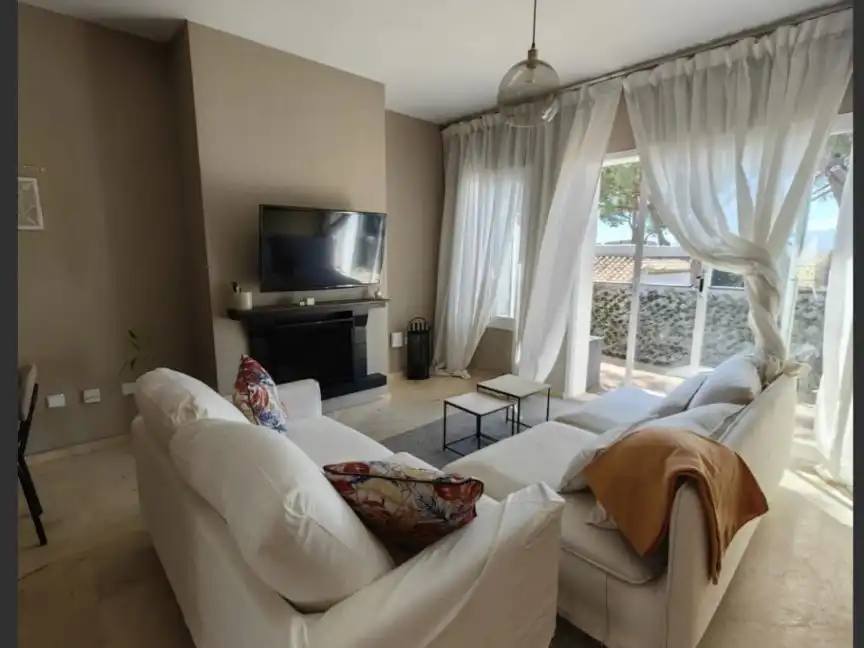 Wohnung zum Verkauf in Urbanización Los Pinos de Aloha, 20, Aloha Wohnzimmer von Wohnung zum Verkauf in Marbella mit Klimaanlage, Heizung und Parkett