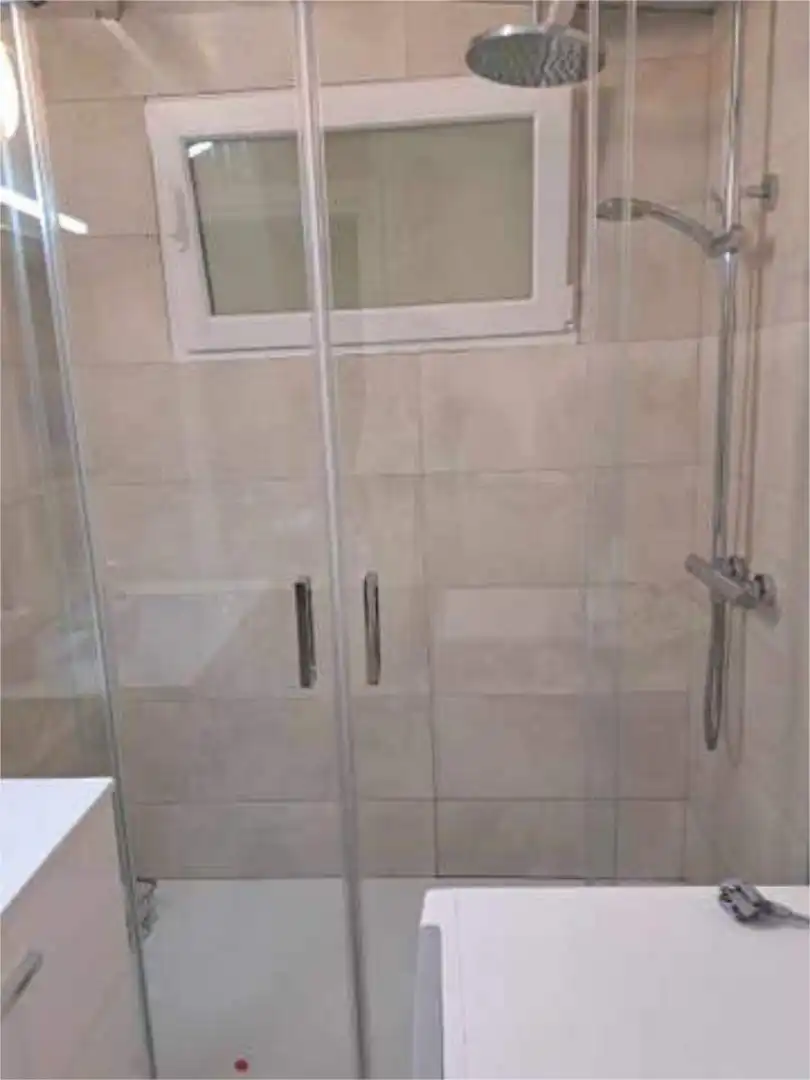 Apartament de lloguer a Alcalá de los Gazules Bany de Apartament de lloguer en Alcalá de los Gazules amb Calefacció i Terrassa