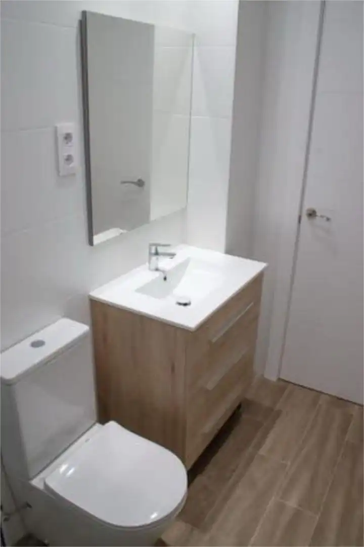 Piso en venta en Casco Histórico de Vallecas Baño de Piso en venta en Madrid con Amueblado