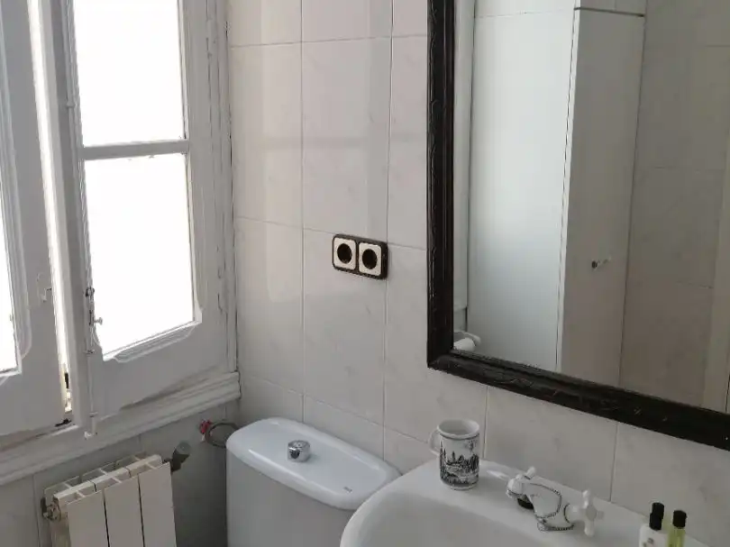 Flat for rent in Calle de Rodríguez San Pedro, 32, Arapiles Bathroom of Flat for rent in Madrid Capital with Air Conditioner