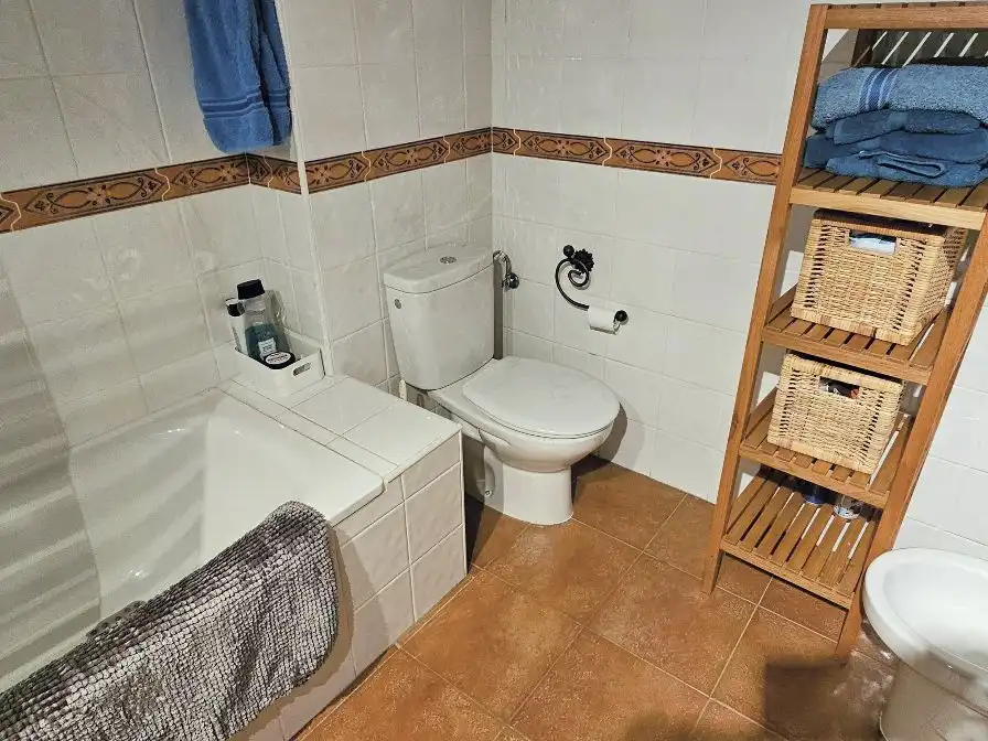 Badezimmer von Wohnung zum Verkauf in Grajera mit Heizung, Möbliert und Balkon