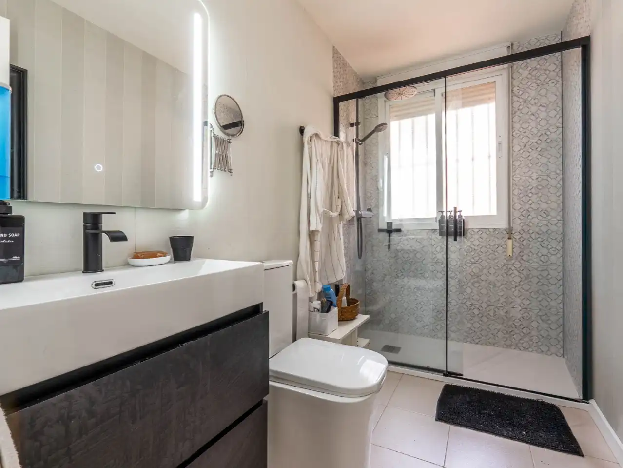 Flat for sale in Calle Ordesa, 22, Lancha del Genil Bathroom of Flat for sale in Granada with Air Conditioner, Heating and Parquet flooring