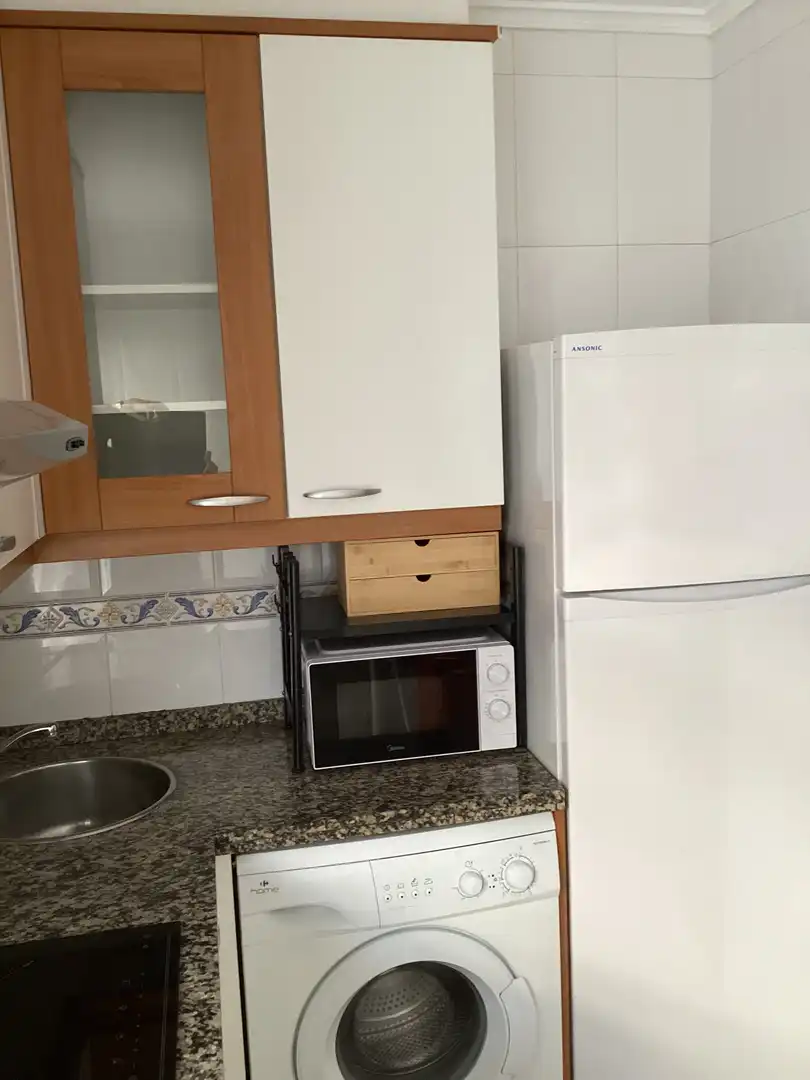 Pis de lloguer a Calle de Álava, 50, Montevil Cuina de Pis de lloguer en Gijón amb Calefacció, Parquet i Traster