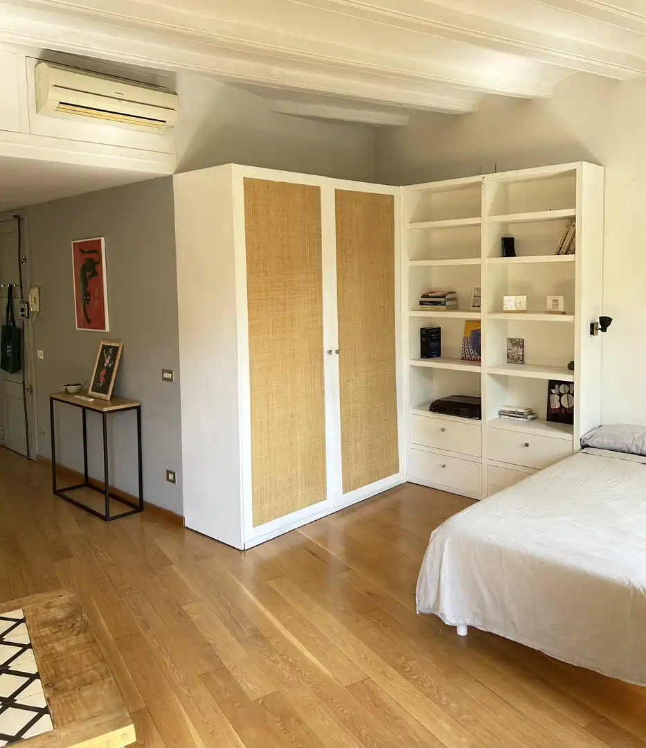 Bedroom of Flat for sale in  Barcelona Capital  with Air Conditioner and Balcony