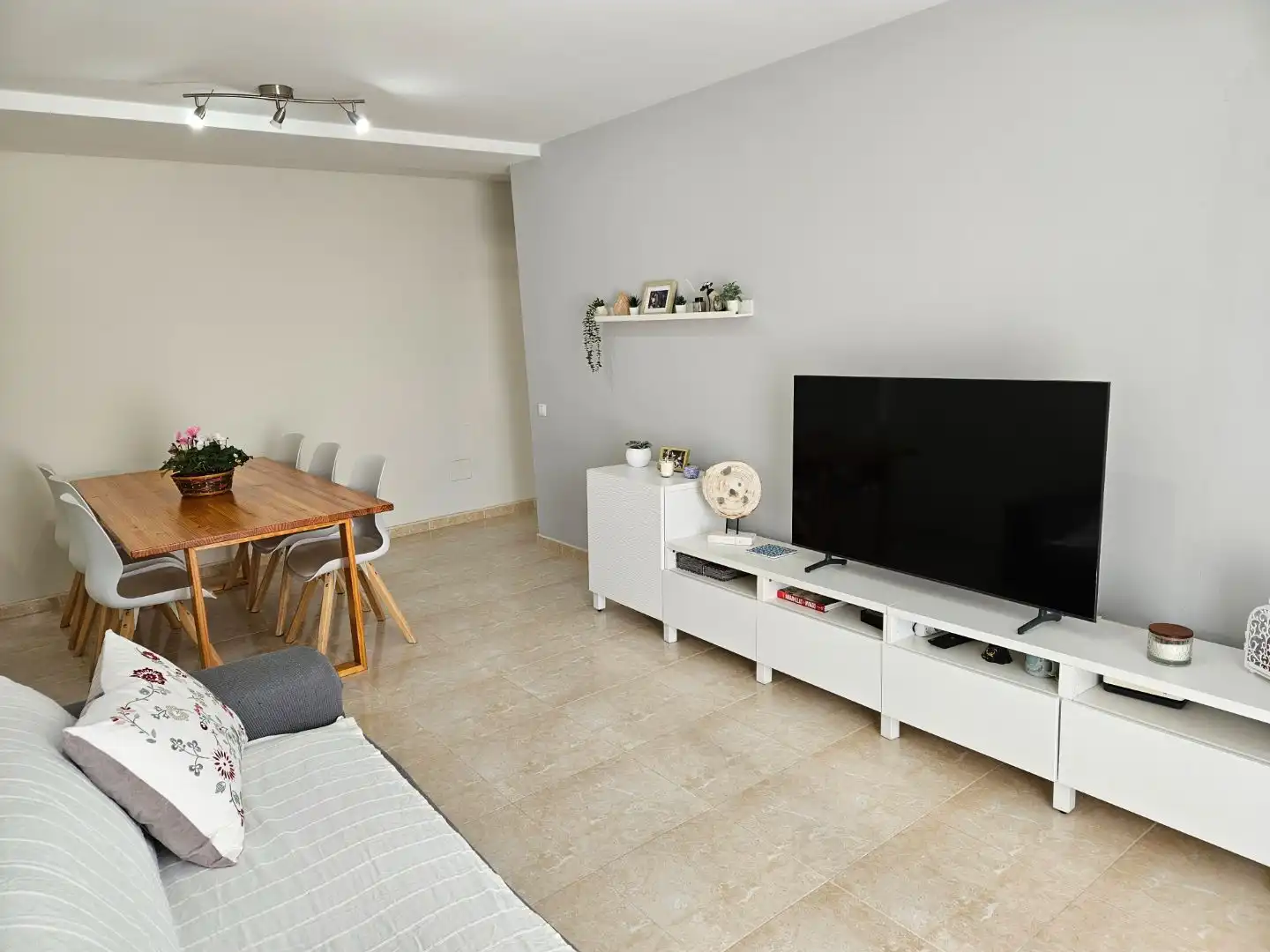 Piso en venta en Calle Julio César, 51, El Goro - Ojos de Garza Sala de estar de Piso en venta en Telde con Trastero y Parking comunitario