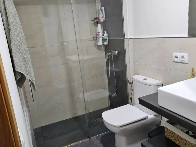 Piso en venta en Calle Julio César, 51, El Goro - Ojos de Garza Baño de Piso en venta en Telde con Trastero y Parking comunitario