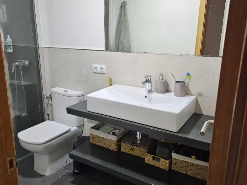 Piso en venta en Calle Julio César, 51, El Goro - Ojos de Garza Baño de Piso en venta en Telde con Trastero y Parking comunitario