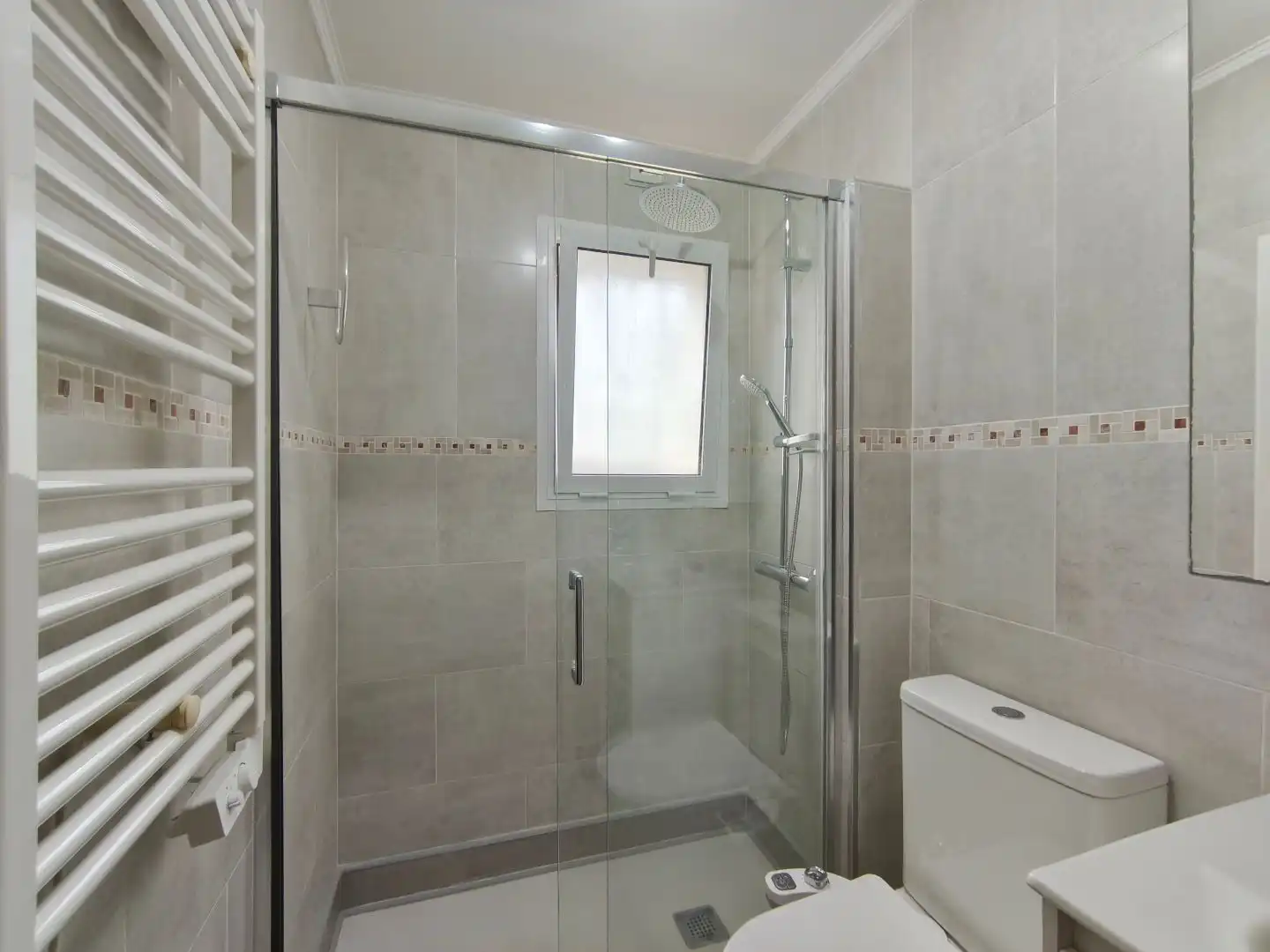 Flat for sale in Carrer de la Bella~flor, 16, Pedreguer Bathroom of Flat for sale in Pedreguer with Air Conditioner and Swimming Pool