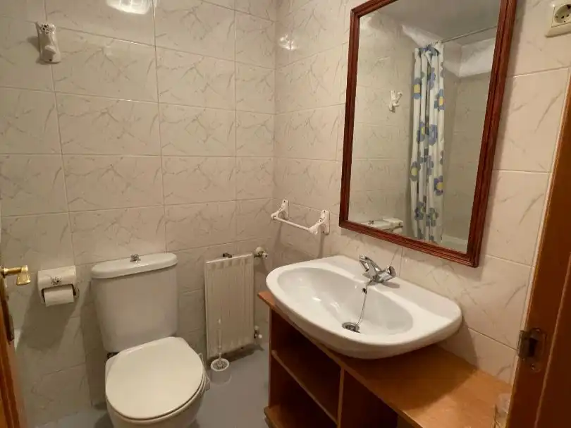 Baño de Piso de alquiler en Leganés con Calefacción, Parquet y Terraza