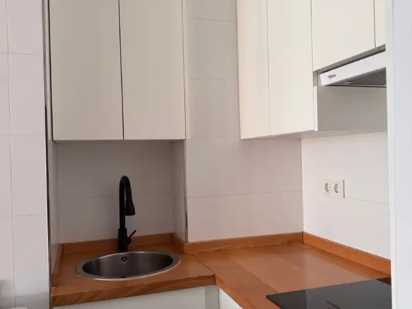 Pis en venda a Calle Bonifaz, 18, Puerto Chico Cuina de Pis en venda en Santander amb Calefacció, Parquet i Moblat