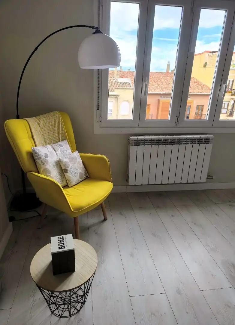 Piso de alquiler en Avenida Juan Carlos I, 25, Santo Domingo de la Calzada Sala de estar de Piso de alquiler en Santo Domingo de la Calzada con Calefacción, Parquet y Amueblado