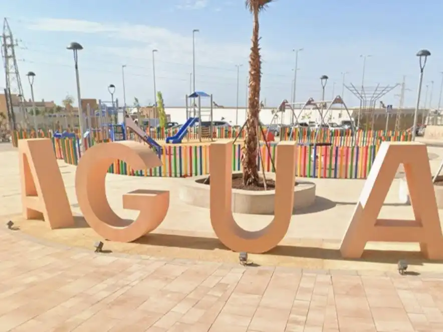 Vista exterior de Piso en venta en Roquetas de Mar con Terraza y Piscina