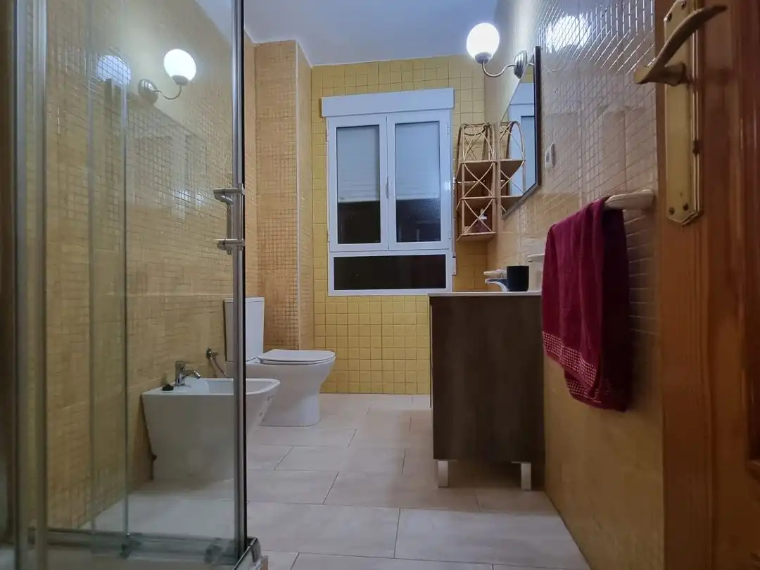Wohnung zur Miete in Calle San Agustín, 69, Cehegín Badezimmer von Wohnung zur Miete in Cehegín mit Klimaanlage, Heizung und Terrasse