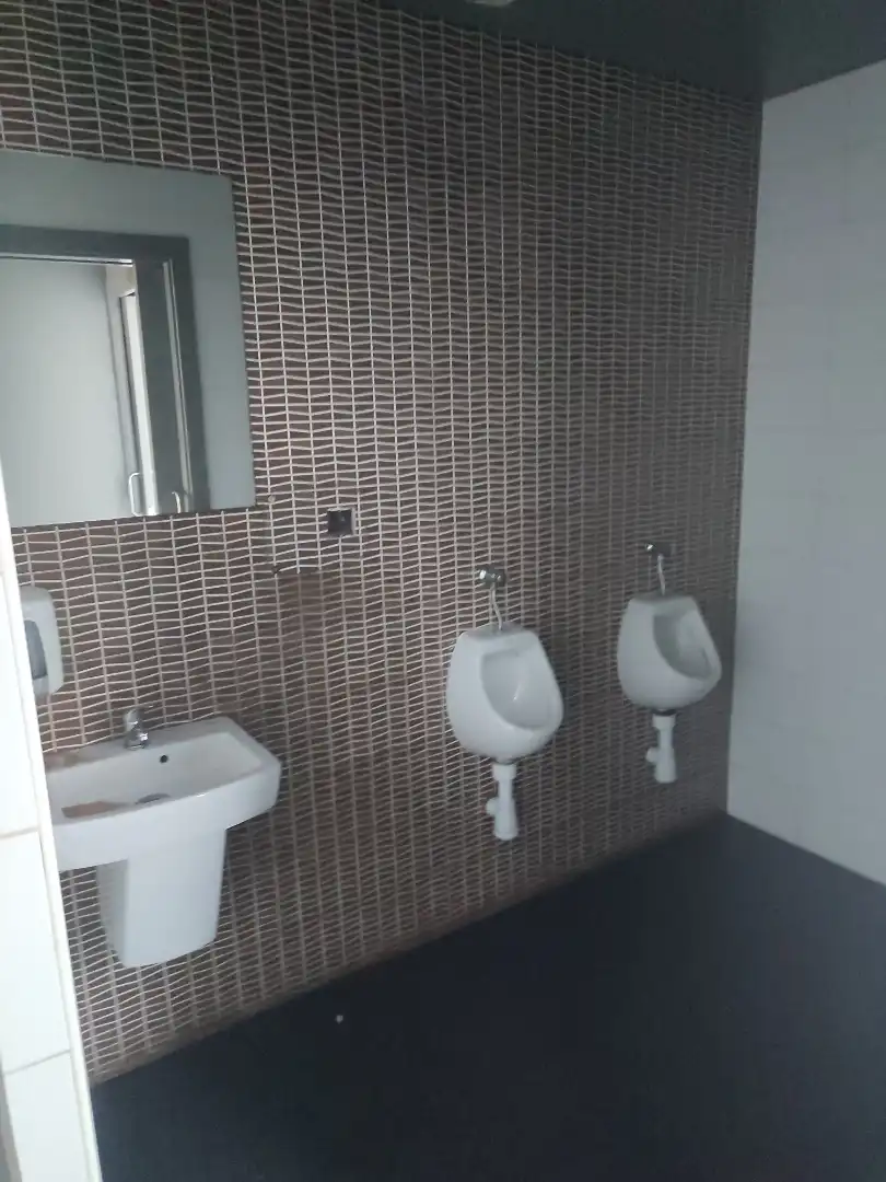 Badezimmer von Geschaftsraum zur Miete in Culleredo