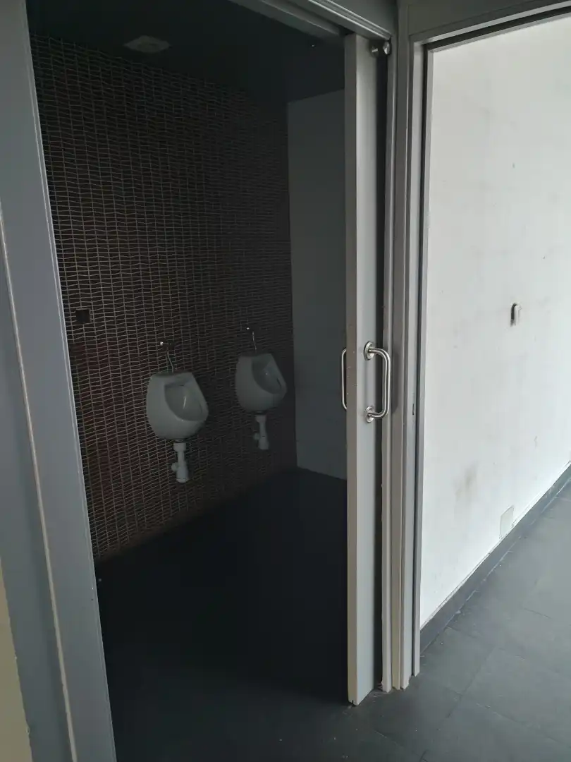 Badezimmer von Geschaftsraum zur Miete in Culleredo
