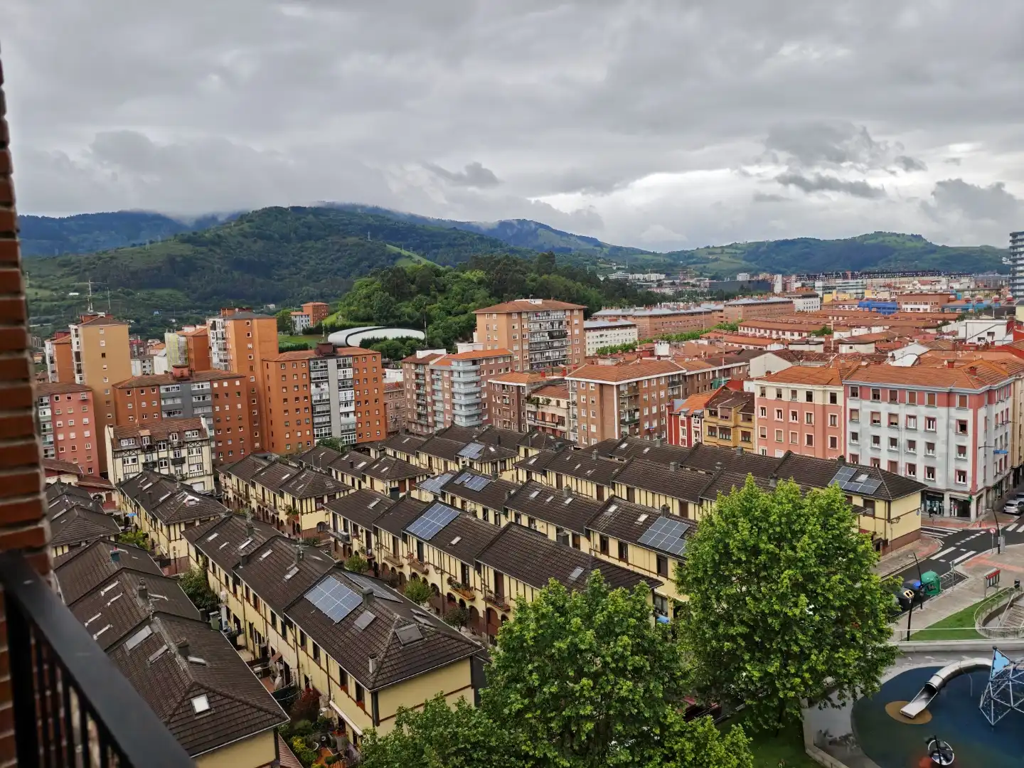 Pis en venda a Barrio Azurleku Auzoa, 7, Santutxu - Basarrate Vista exterior de Pis en venda en Bilbao amb Balcó