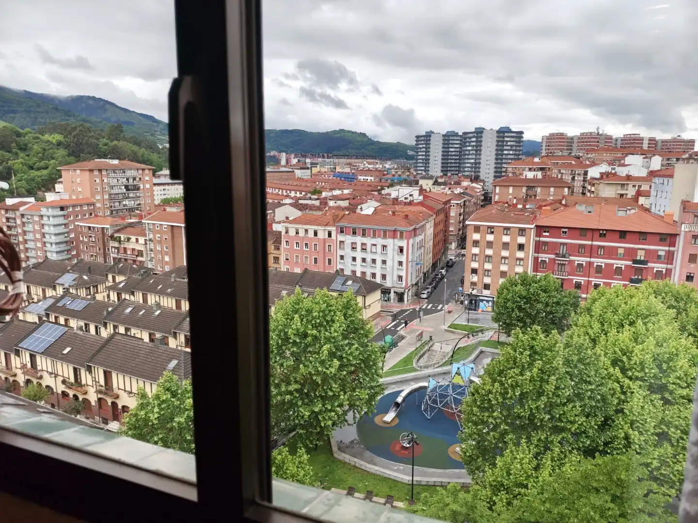 Pis en venda a Barrio Azurleku Auzoa, 7, Santutxu - Basarrate Vista exterior de Pis en venda en Bilbao amb Balcó
