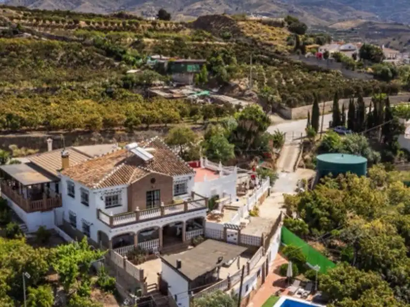 Außenansicht von Country house zum Verkauf in Vélez-Málaga mit Klimaanlage, Terrasse und Schwimmbad
