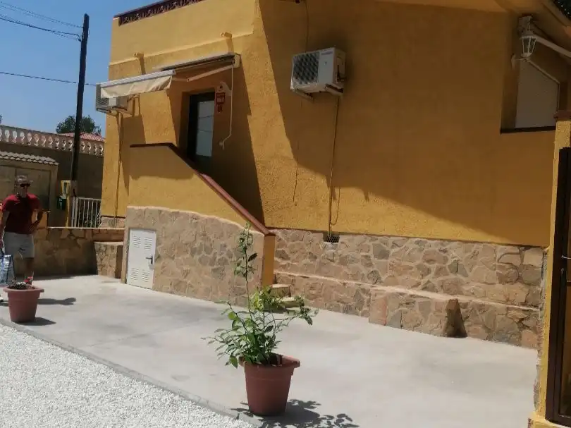 Vista exterior de Casa o chalet en venta en La Nucia con Aire acondicionado, Terraza y Piscina