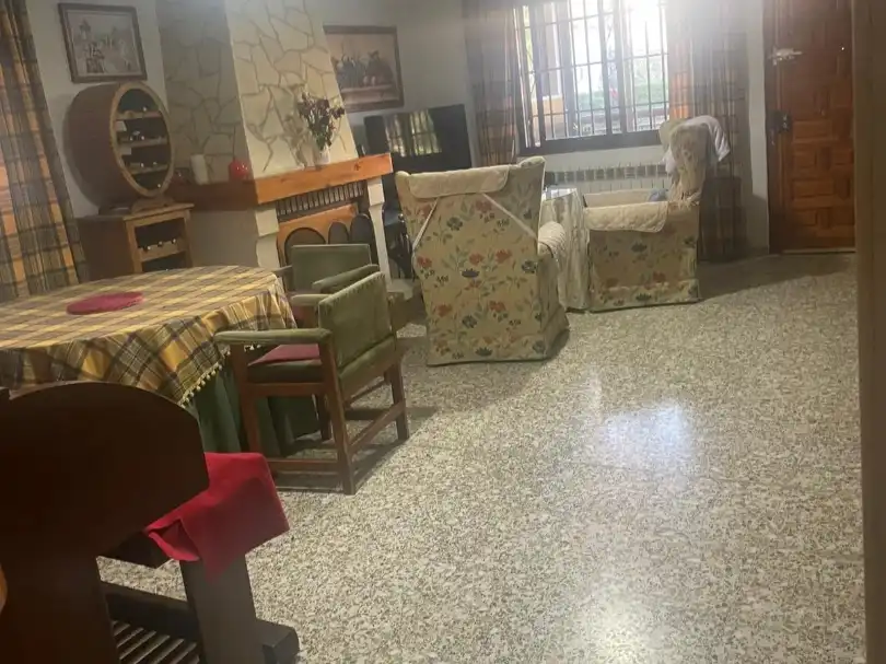Wohnung zum Verkauf in Guadix mit Klimaanlage, Heizung und Privatgarten