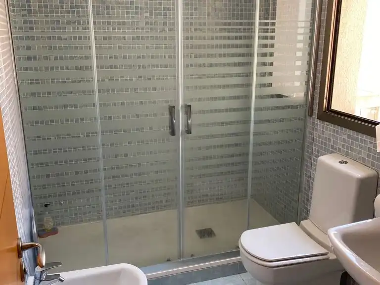 Wohnung zur Miete in Calle del Jalón, 25, Carretera de Cádiz Badezimmer von Wohnung zur Miete in Málaga Capital mit Klimaanlage, Terrasse und Schwimmbad