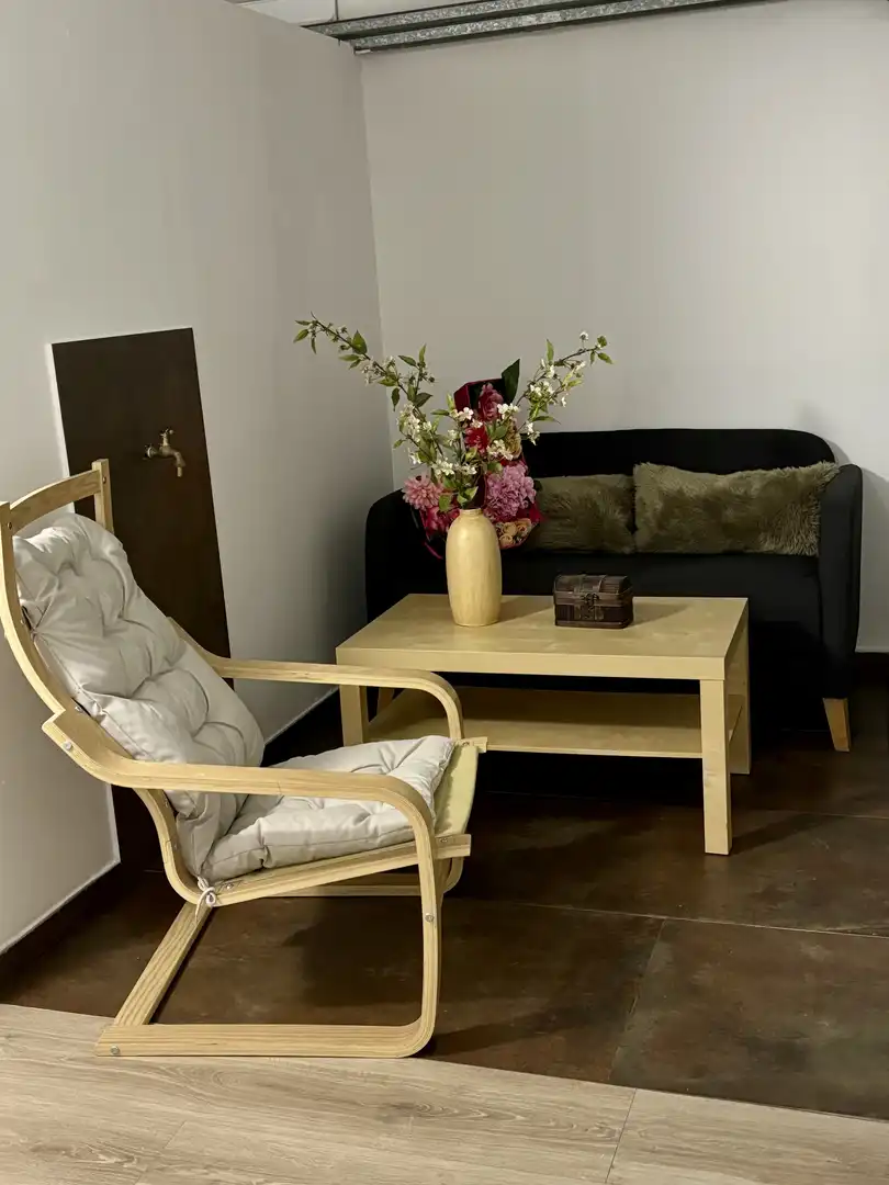 Habitació a Calle Don Juan Tenorio, 54, Zona Universitaria Sala d'estar de Casa o xalet per a compartir en Bormujos amb Jardí privat, Parquet i Terrassa