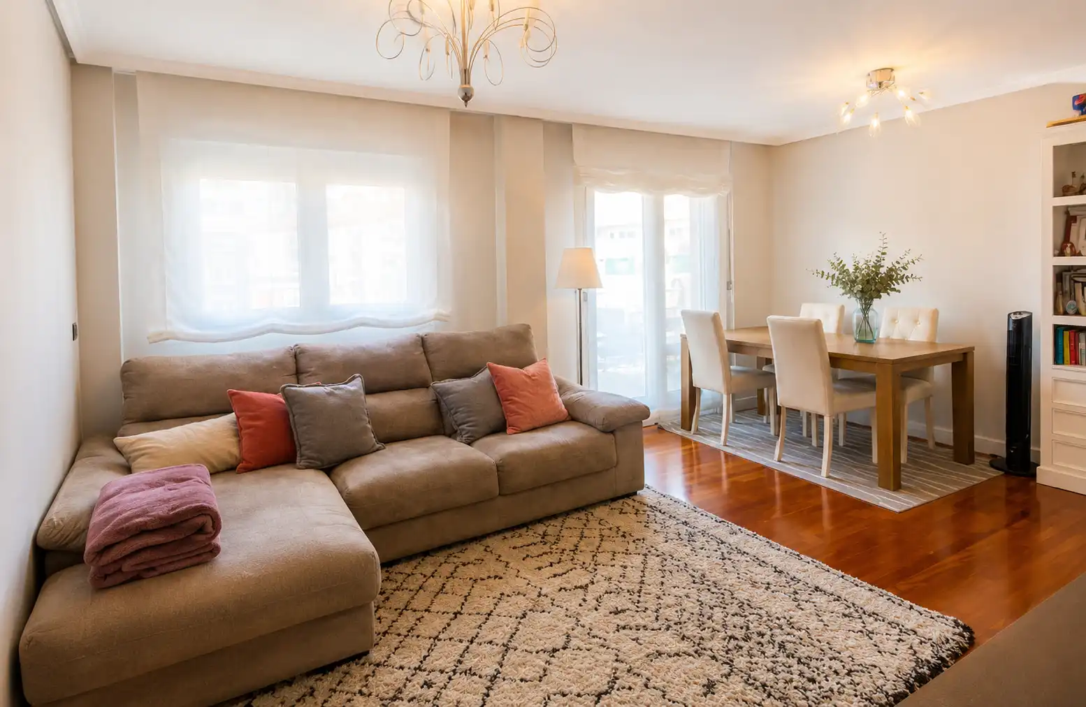 Dúplex en venta en Lauaxeta Kalea, 45, Kabiezes Sala de estar de Dúplex en venta en Santurtzi con Terraza y Balcón