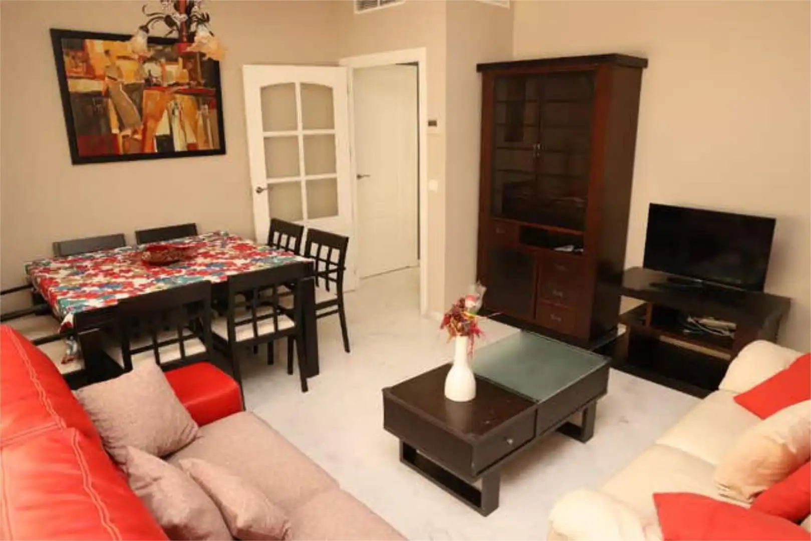 Piso de alquiler en La Calzada - La Florida Sala de estar de Piso de alquiler en Sevilla con Calefacción y Amueblado
