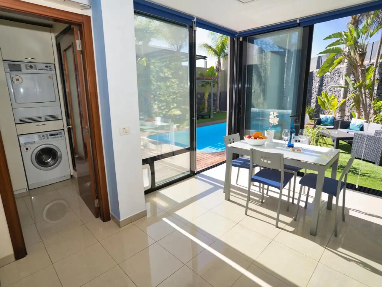 Casa o chalet de alquiler en Calle Francia, 12, La Caldera Comedor de Casa o chalet de alquiler en Adeje con Aire acondicionado, Jardín privado y Parquet