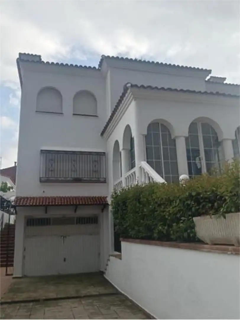 Casa adosada en venda a Valdepasillas - La Paz - Huerta Rosales Vista exterior de Casa adosada en venda en Badajoz amb Calefacció, Jardí privat i Terrassa