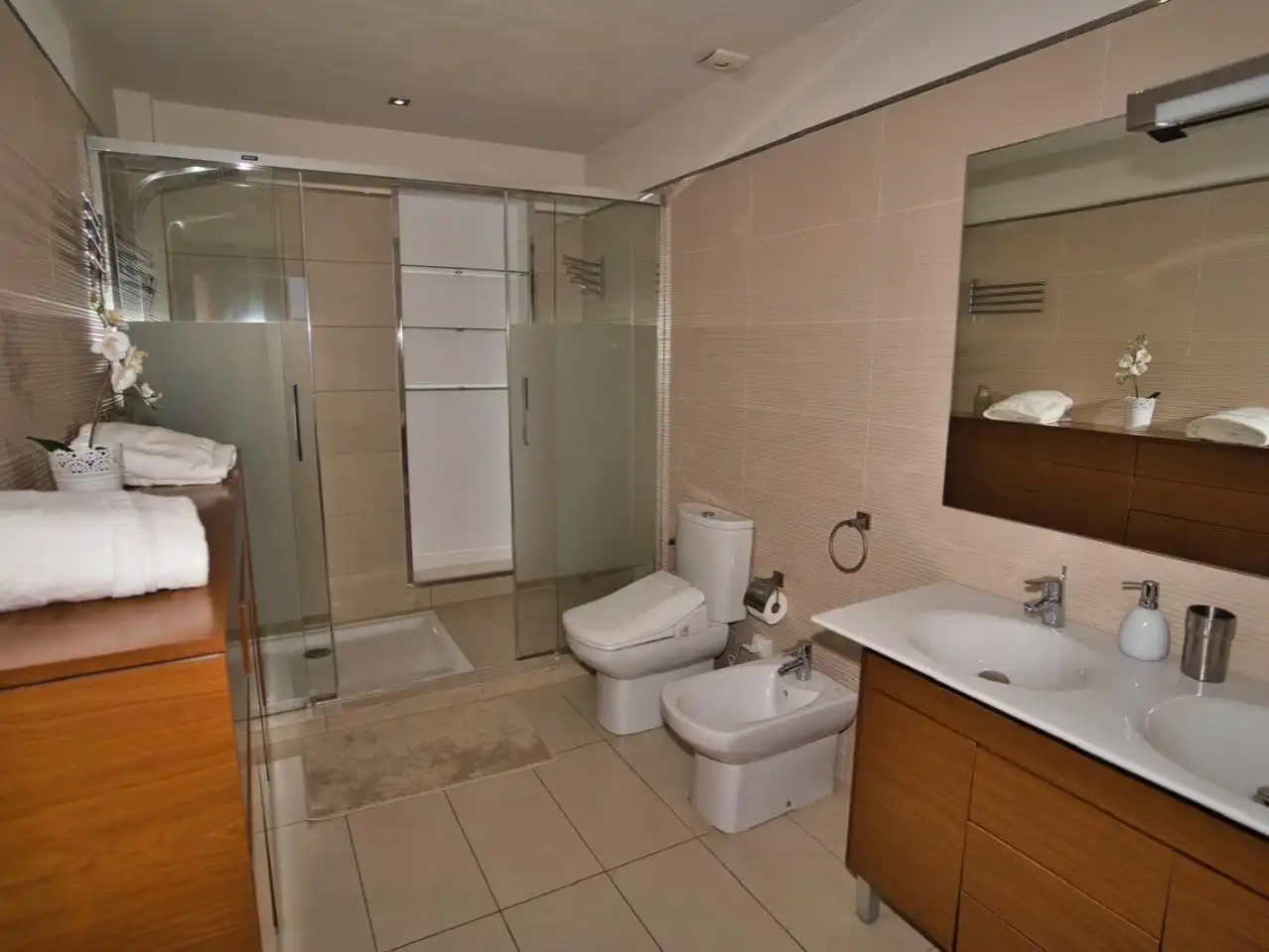 Casa o chalet de alquiler en Calle Francia, 12, La Caldera Baño de Casa o chalet de alquiler en Adeje con Aire acondicionado, Jardín privado y Parquet