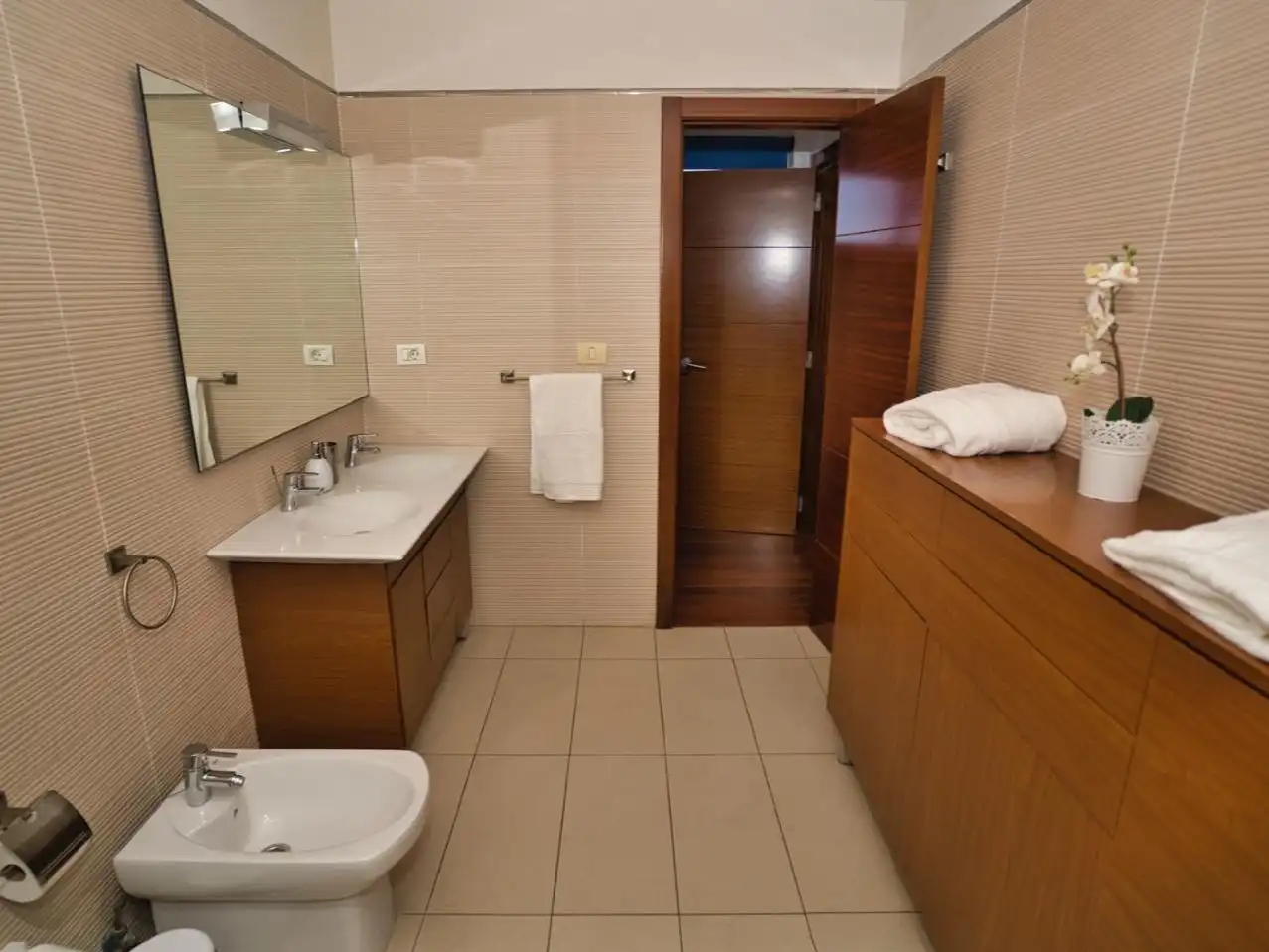 Casa o chalet de alquiler en Calle Francia, 12, La Caldera Baño de Casa o chalet de alquiler en Adeje con Aire acondicionado, Jardín privado y Parquet