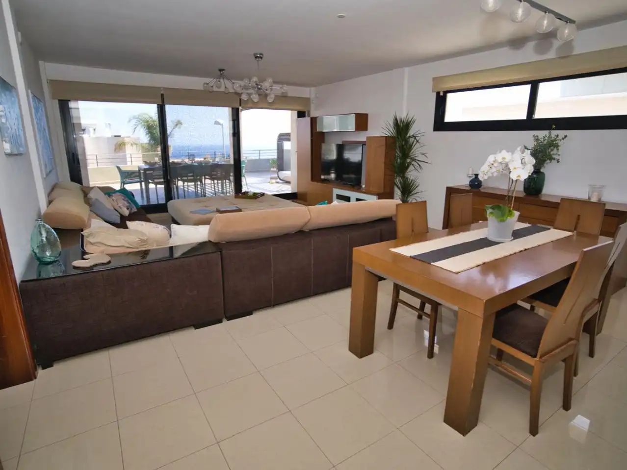 Casa o chalet de alquiler en Calle Francia, 12, La Caldera Sala de estar de Casa o chalet de alquiler en Adeje con Aire acondicionado, Jardín privado y Parquet