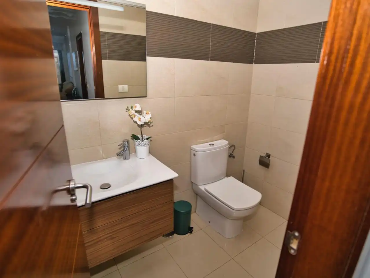 Casa o chalet de alquiler en Calle Francia, 12, La Caldera Baño de Casa o chalet de alquiler en Adeje con Aire acondicionado, Jardín privado y Parquet