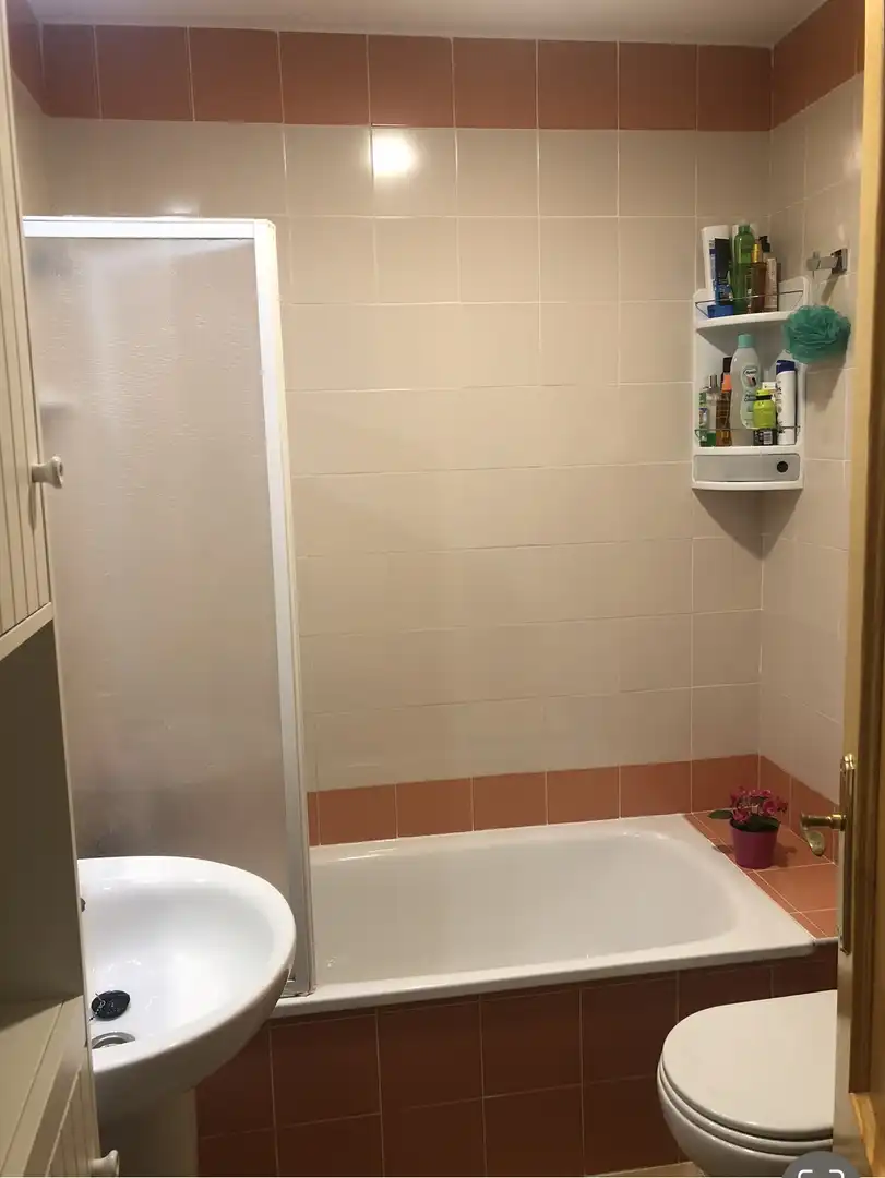Wohnung zur Miete in Calle Laguna del Moral, 4, Bahia Luz - La Forestal Badezimmer von Wohnung zur Miete in Rota mit Terrasse, Schwimmbad und Balkon