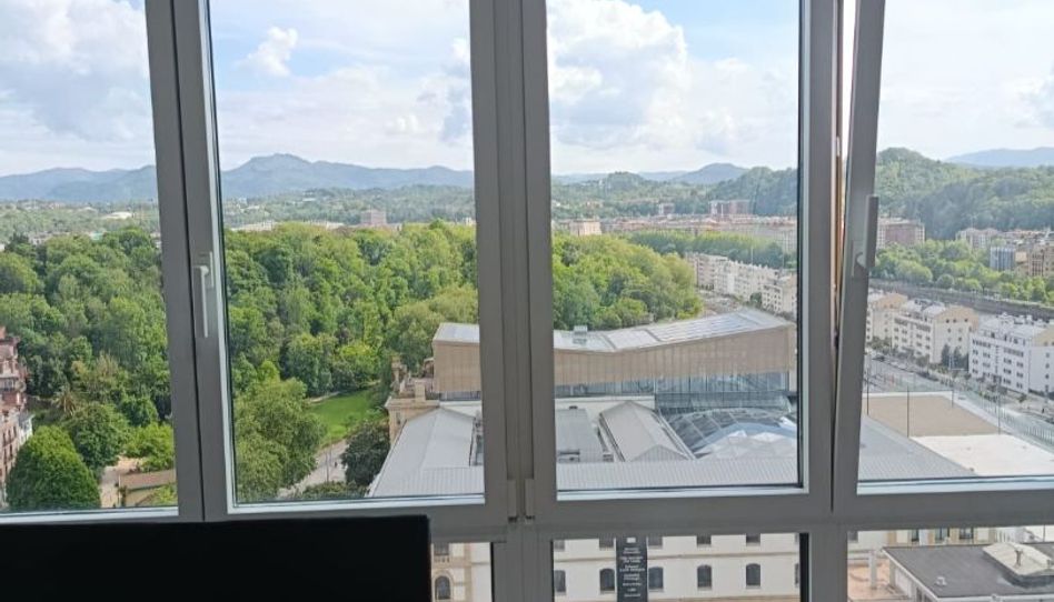 Piso en venta en Paseo de Blas de Otero, 30a, Egia, Donostia - San Sebastián - imagen 1 Foto 1 de Piso en venta en Paseo de Blas de Otero, 30a, Egia, Donostia - San Sebastián