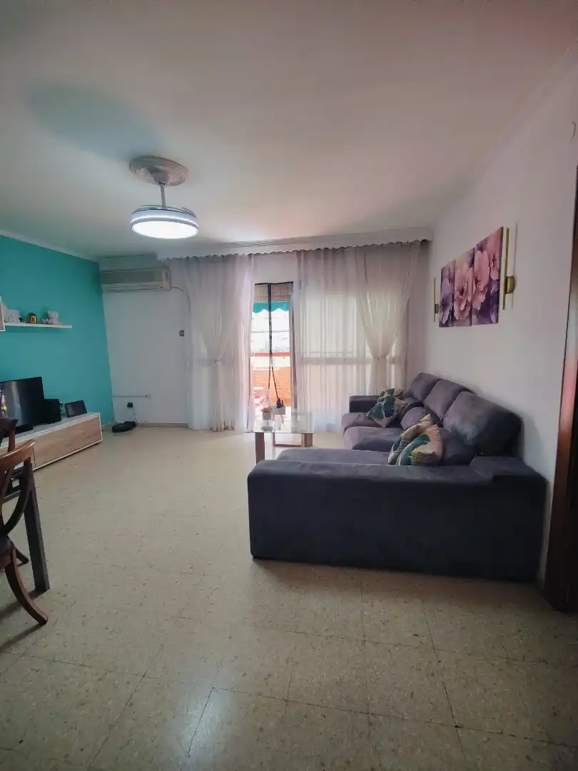Living room of Flat for sale in Sevilla  with Storage room