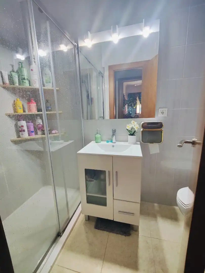 Bathroom of Flat for sale in Sevilla  with Storage room