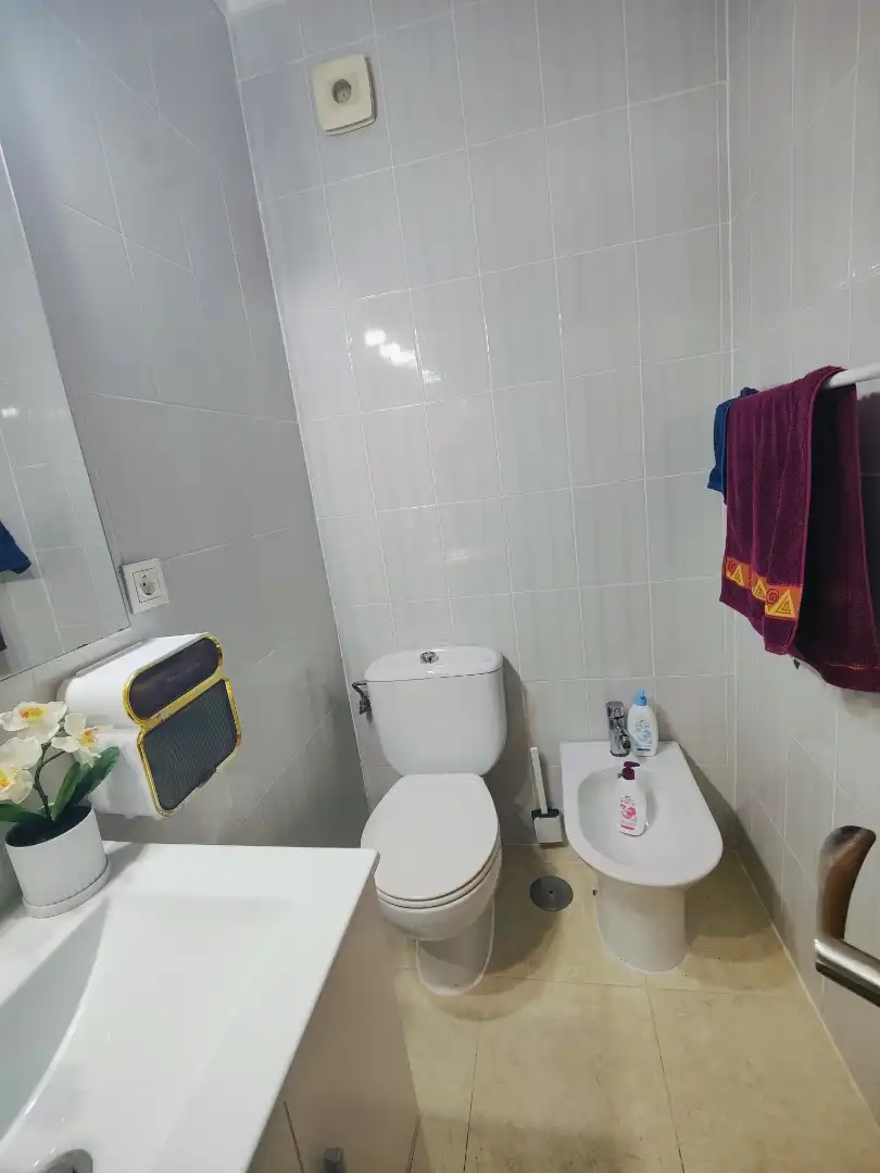 Bathroom of Flat for sale in Sevilla  with Storage room