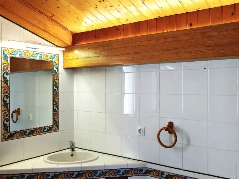 Flat for sale in Callejón de la Cuesta, Santo Domingo Bathroom of Flat for sale in Algete with Air Conditioner, Heating and Private garden